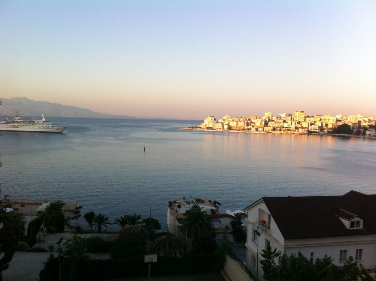 vacation homes in saranda, apartments in saranda for rent next to the sea. 